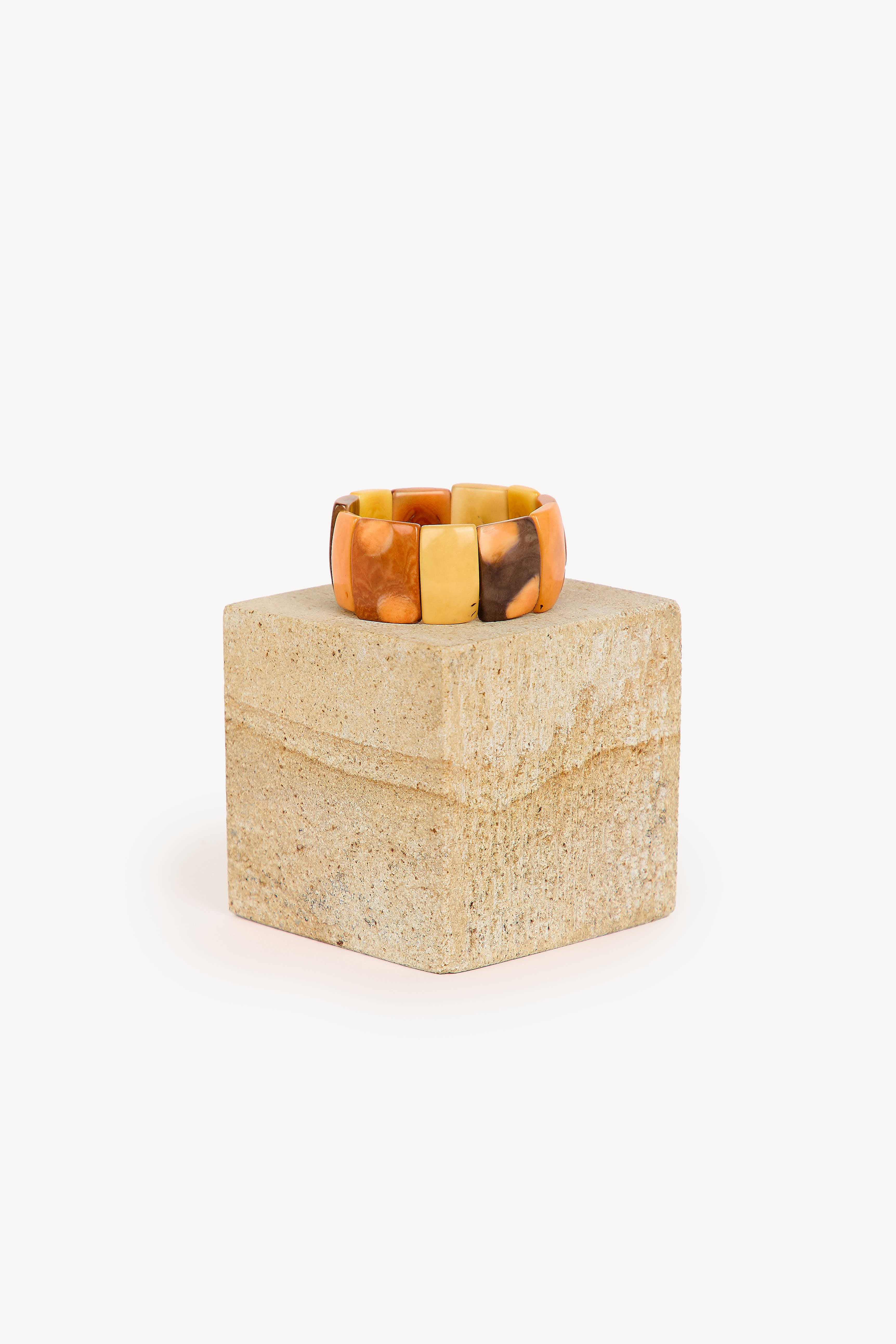 Pulsera ancha de tagua ecuatoriana