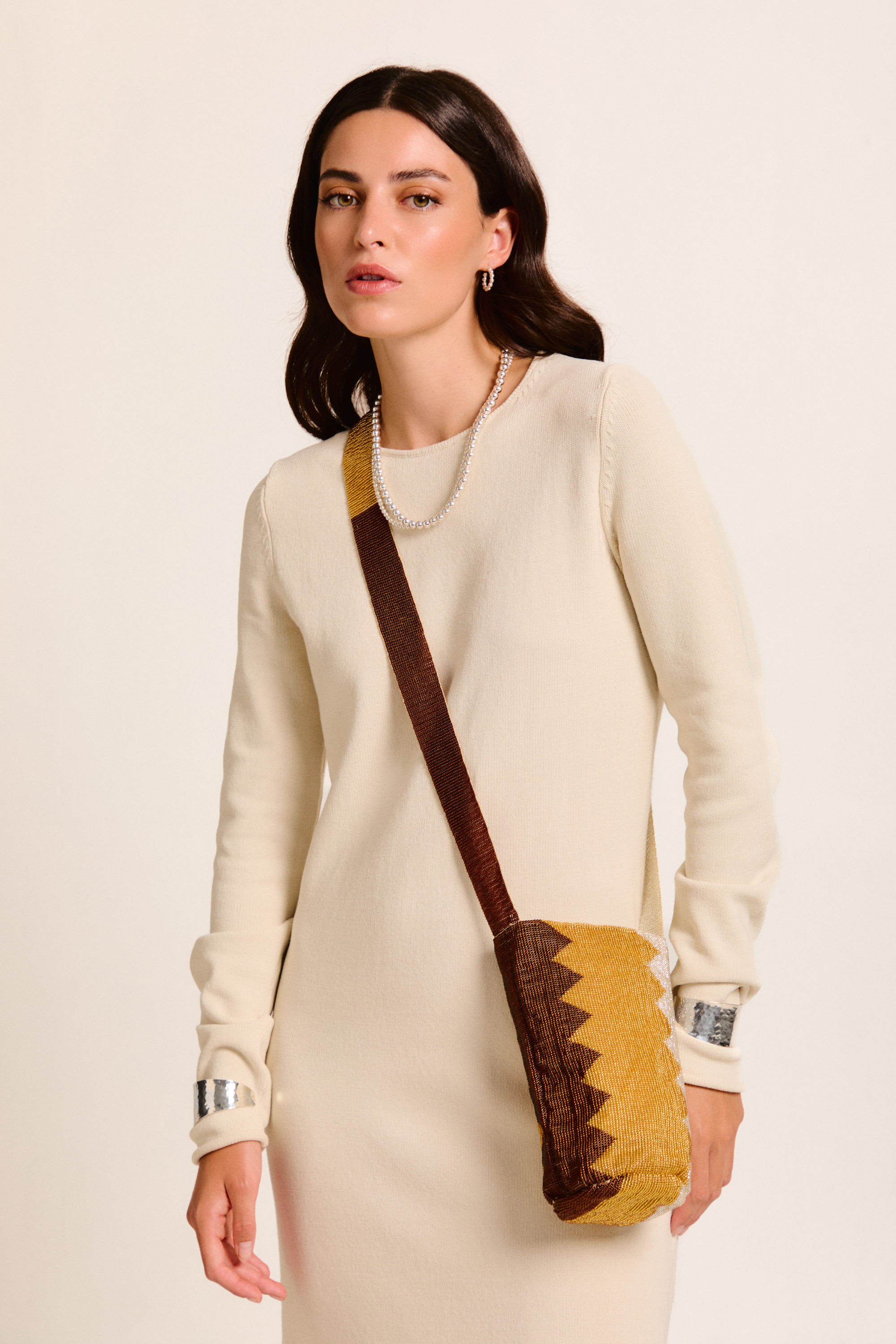 Model with Betsá Zigzag Mochila Bag