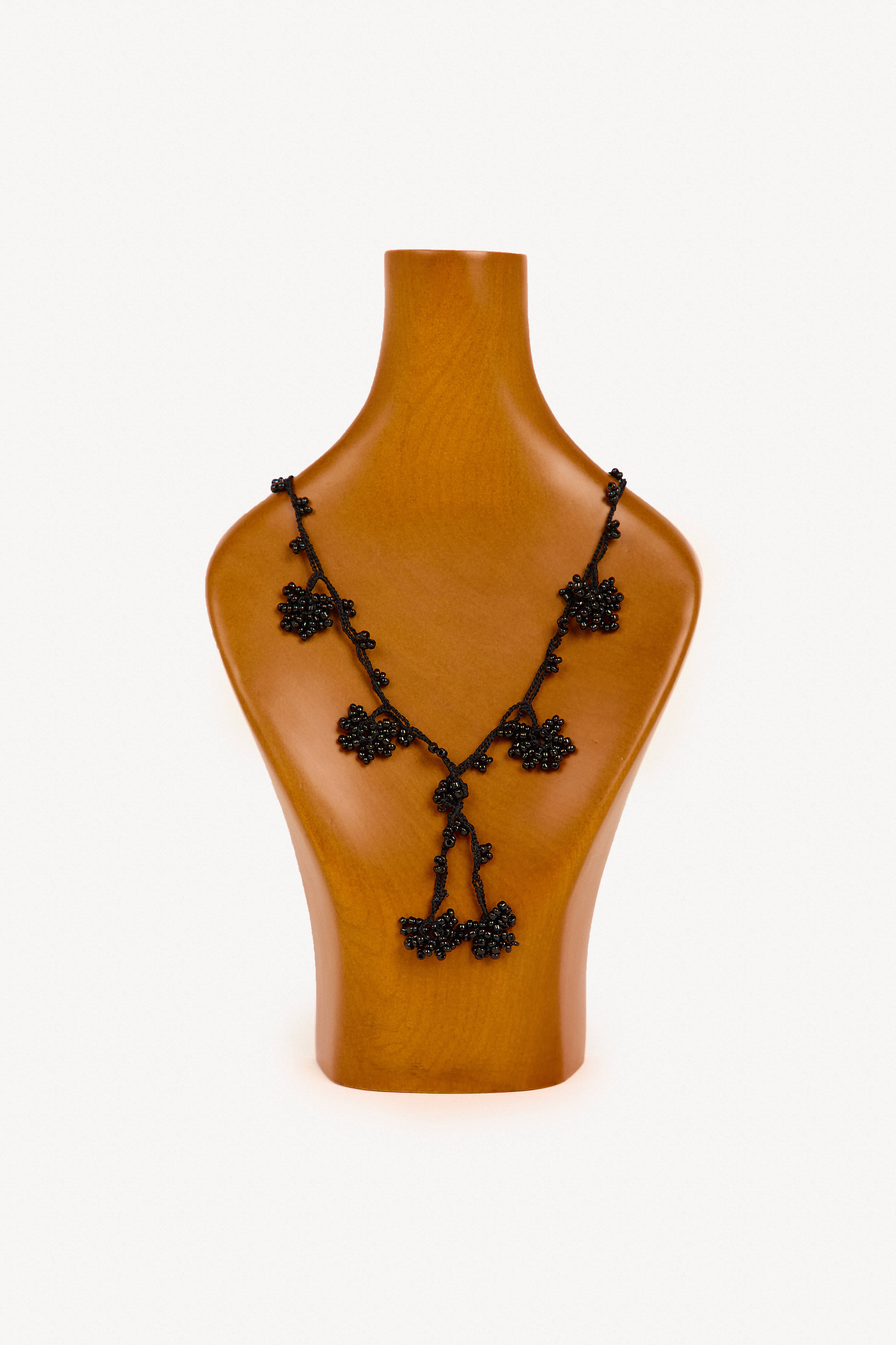 Collar turco de hojas con cuentas de ganchillo